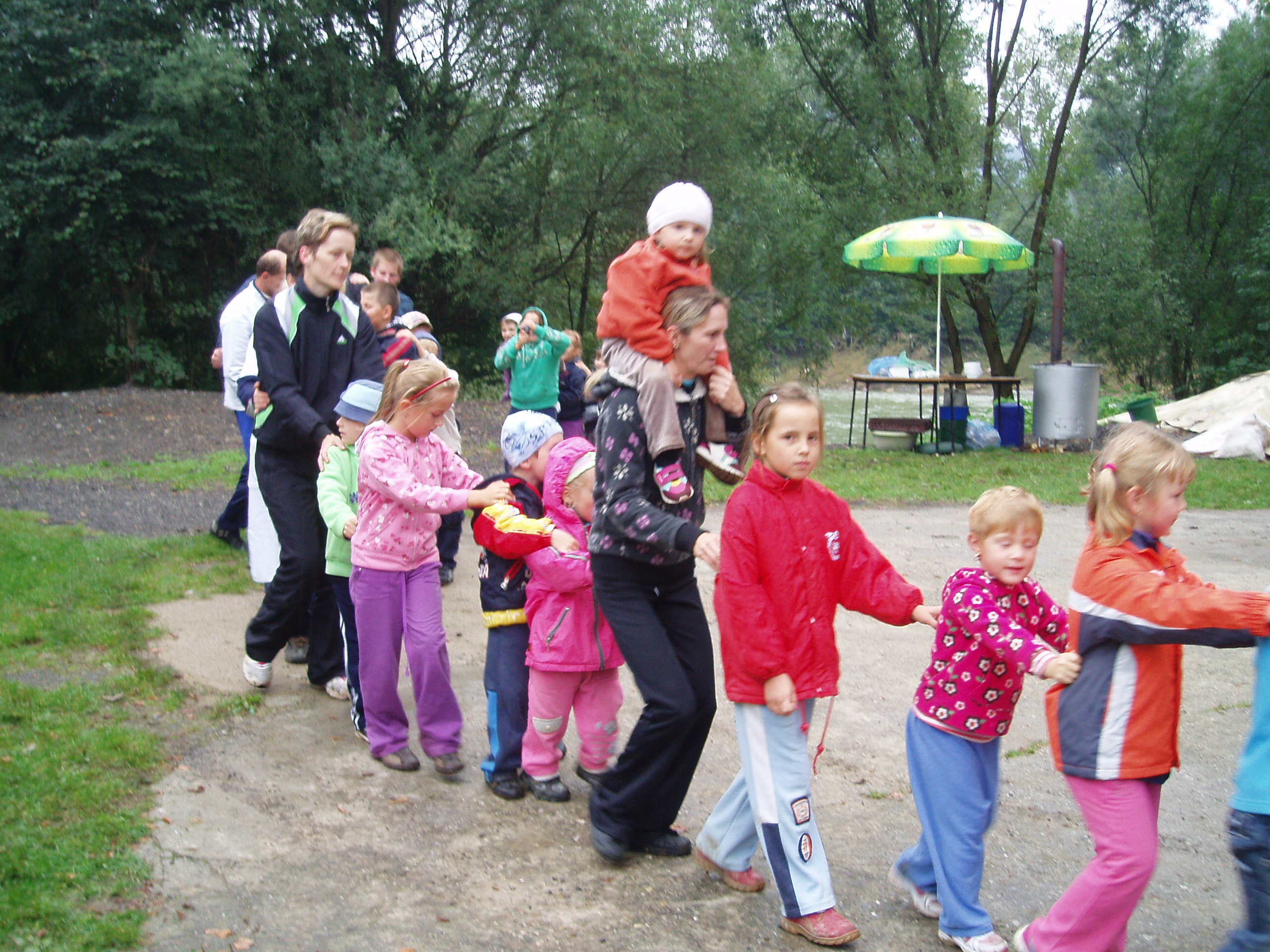 Tanec po otovrení NOZ3.JPG